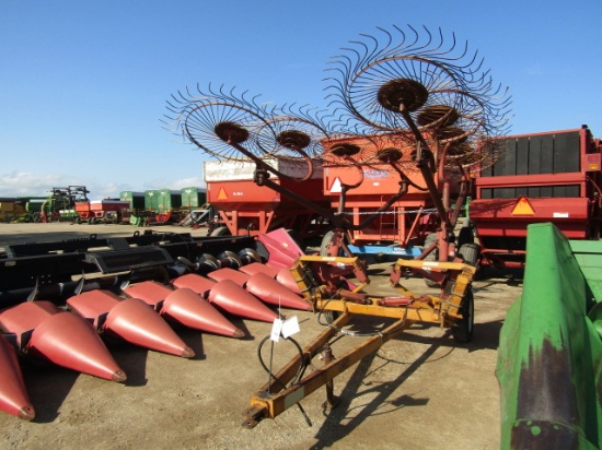 950. 408-1073, OTMA 10 WHEEL V RAKE ON HYD. CART, TAX / SIGN ST3