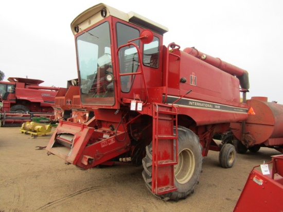 959 378-1182 IH 1440 AXLE FLOW COMBUINE, SPREADER,23.1-26 TIRES, SHOWS 3784 HOURS,