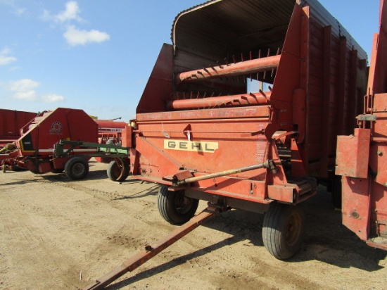 965. 397-1043, GEHL 910 14 FT. FORAGE BOX ON MN 12 TON TANDEM AXLE WAGON, EXT. POLE,