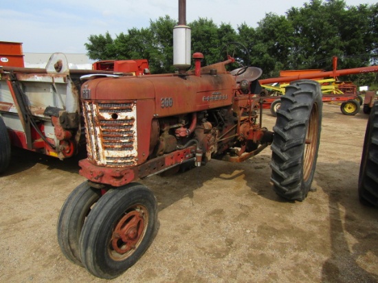 981 389-1121 FARMALL 300, NF, FAST HITCH, 2 HYD, GOOD 13.6X38, REAR WHEEL WEIGHTS, SN# 6960,