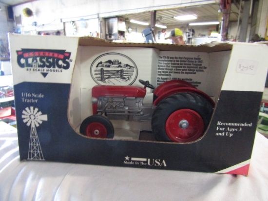 924. 1/16 SCALE MODELS MASSEY FERGUSON 35, NIB