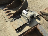 343. SKID LOADER BACK PLATE ALLOWING ADAPTATION FROM EXCAVATOR TO SKID LOAD