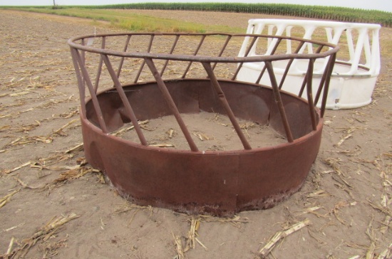 1208. ROUND BALE FEEDER WITH HAY SAVER