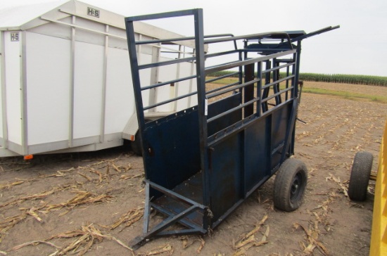 1212. SHOP BUILT LIVESTOCK WORKING CHUTE ON TRANSPORT, SELF LOCKING HEADGAT