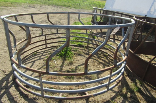 1303. ROUND BALE FEEDER