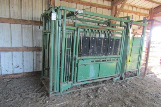 1306. NICE REAL TUFF FULL SQUEEZE LIVESTOCK CHUTE, SELF LOCKING HEAD GATE,