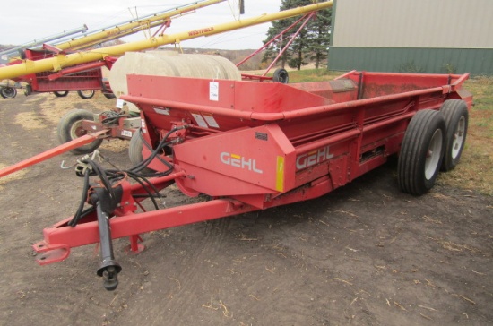 1364. GEHL MODEL 1287 TANDEM AXLE MANURE SPREADER, POLY FLOOR, HYDRAULIC EN