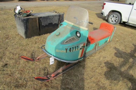 1265. JOHNSON MODEL J2-51M 25 H.P. SNOWMOBILE, ENGINE IS FREE, STORED INSID