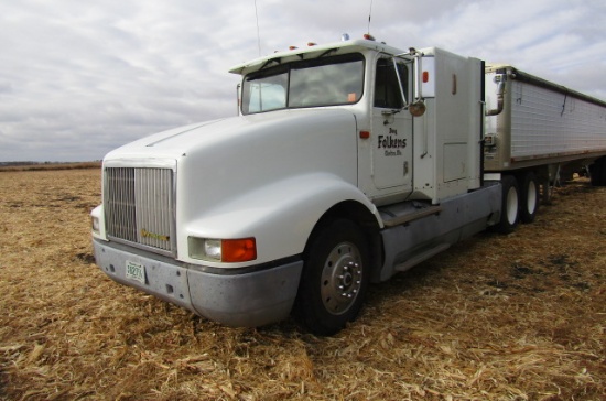 1281. 1993 IH 9200 SEMI TRACTOR, N14 CUMMINS DIESEL ENGINE, 9 SPEED, TWIN S