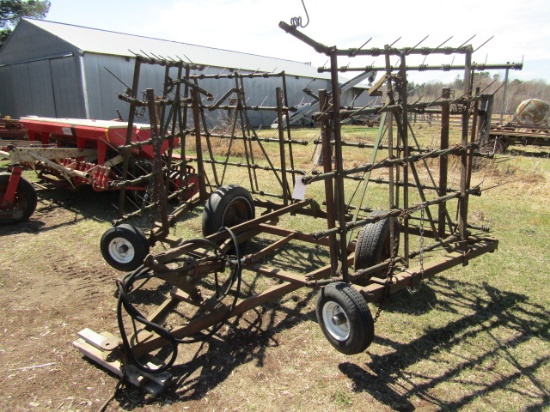 1311. 4 SECTION TINE TOOTH HARROW ON HARMS HYDRAULIC CART