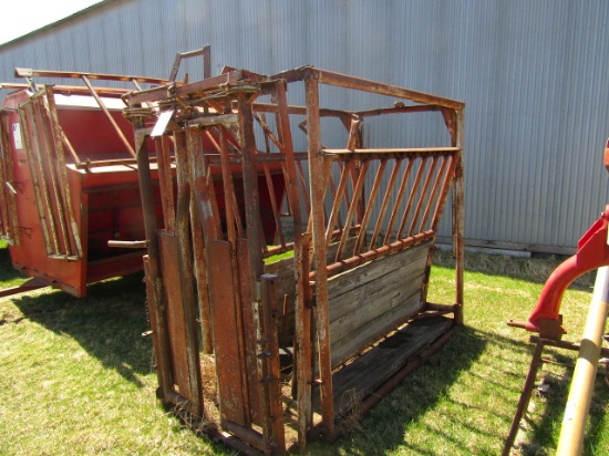 1356. Older Livestock Squeeze Chute, Self Locking Headgate, Transport Wheel