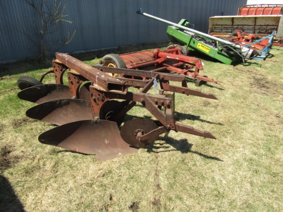 1363. IH 3 X 14 Inch Fast Hitch Mounted Plow with Coulters
