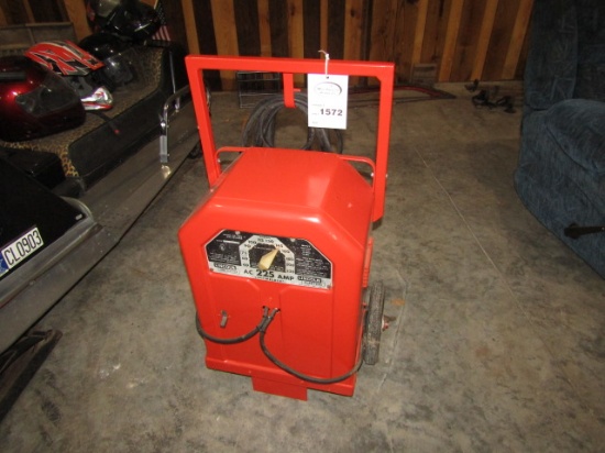 1572. LINCOLN 185 AMP STICK WELDER