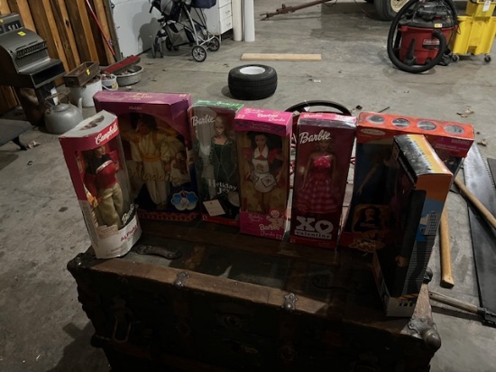 1757 BARBIES AND OTHER DOLLS, MOST ARE IN BOXES
