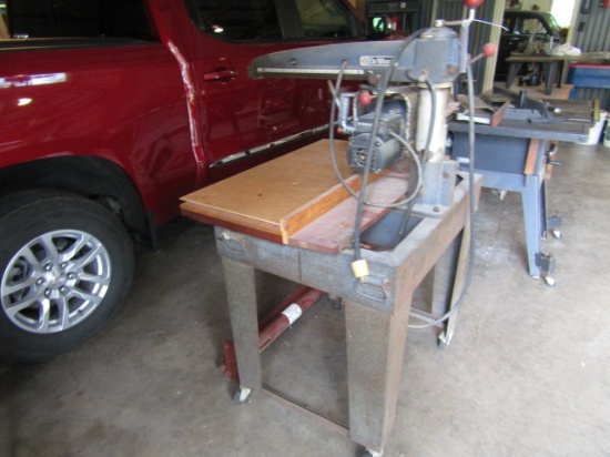 1843. DEWALT CONTRACTORS RADIAL ARM SAW