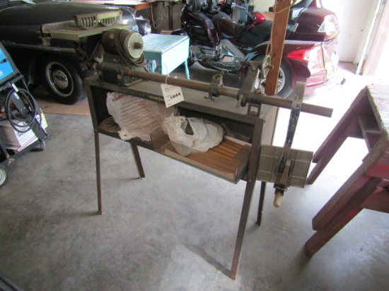 1844. GE 20” WOOD LATHE / TABLE SAW / JIG SAW  WITH KNIVES AND MASK