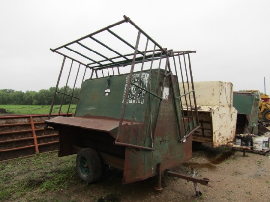 1628. VERNS’ APPROX. 2 TON PORTABLE CREEP FEEDER WITH TIP DOWNS