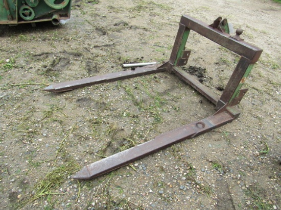 1637. 3 POINT BALE MOVER WITH BALL FOR MOVING TRAILERS