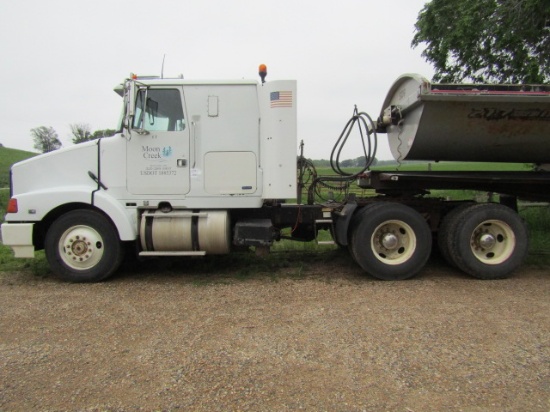 1644. 1995 VOLVO TWIN SCREW SEMI TRACTOR, N-14 DIESEL, 13 SPEED EATON TRANS