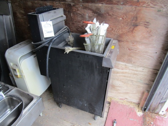 1657. SS TWO BASKET DEEP FRYER
