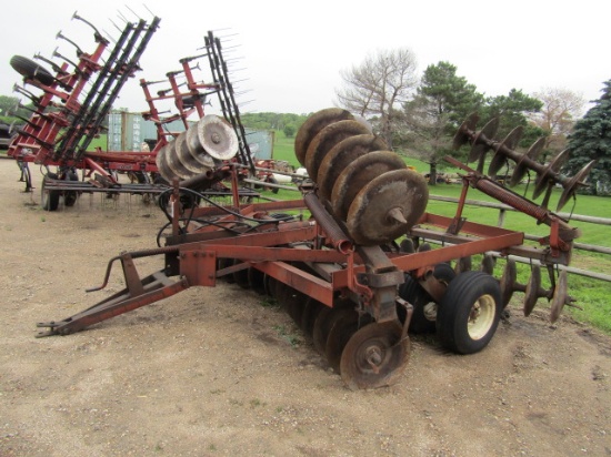1664. IH MODEL 475 20 FT. TANDEM DISC, DUAL WHEELS, MANUAL FOLD WINGS