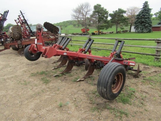 1665. CASE IH MODEL 14 ( 14 FT/ 5 SHANK 3 POINT RIPPER, REAR LEVELERS