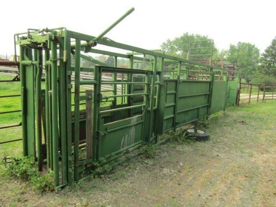 1674. PORTABLE CROWDING TUB AND WORKING CHUTE, SELF LOCKING HEADGATE, 11 FT