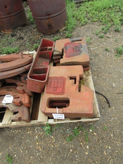 1691. (7) IH FRONT SUITCASE WEIGHTS WITH BRACKET, YOUR BID IS FOR THE ENGIR