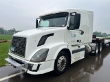 1643. 2005 VOLVO TWIN SCREW SEMI TRACTOR, CUMMINS ISX 450 H.P. ENGINE, 13 S