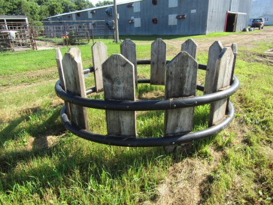 1713. POLY FRAME WITH WOOD SLAT ROUND BALE FEEDER FOR HORSES, HORNED CATTLE OR CALVES