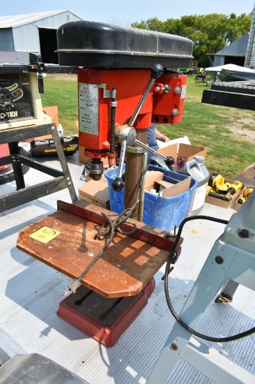 KT INDUSTRIAL MODEL 222-0100 5 SPEED HEAVY DUTY DRILL PRESS
