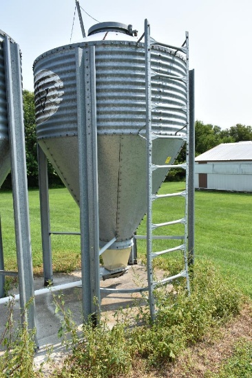3 TON BULK FEED BIN, NO AUGER, SOUTH SIDE OF HOOP BUILDING, FURTHEST BIN TO THE SOUTH