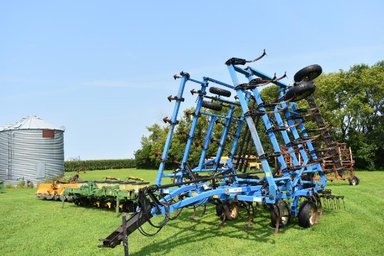 30' DMI TIGER MATE II FIELD CULTIVATOR, WALKING TANDEMS ON MAIN FRAME AND WINGS, 3 BAR HARROW,