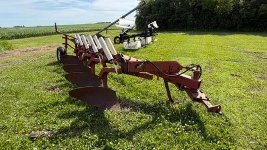 IH 710 5 BOTTOM PLOW, 18" WITH GAUGE WHEEL