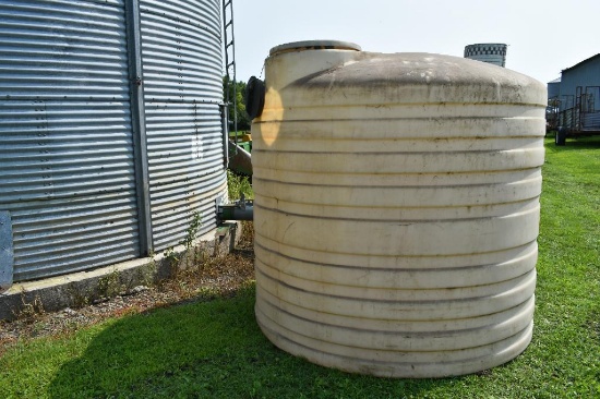 1500 GALLON POLY TANK