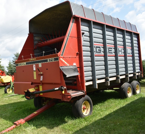 1921. GEHL MODEL 970 16FT. TRIPLE BEATER FRONT SIDE UNLOAD FORAGE BOX ON GE