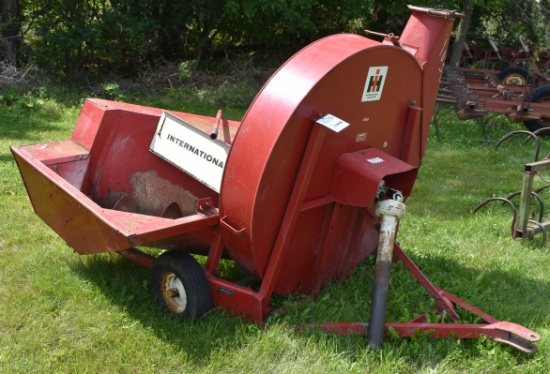 1926. IH MODEL 56 SHORT HOPPER FORAGE BLOWER, NICE COND. SN# 56U1112