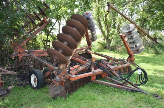 1938. CASE HD 21 FT.  HYD. FOLD DISC, DUAL  WHEELS, GOOD BLADES, STORED OUT