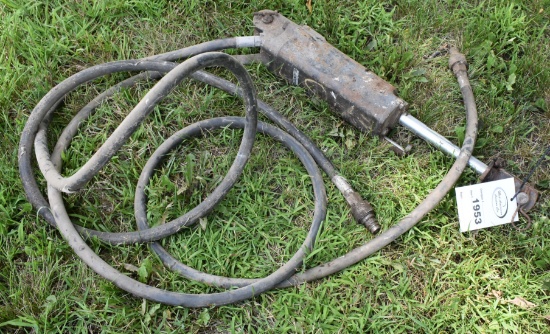 1953. JOHN DEERE BLACK HIGH PRESSURE HYDRAULIC CYLINDER