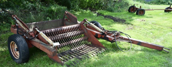 1962. MELROE MODEL 600 FORK TYPE ROCK PICKER