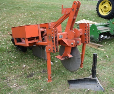 201. Whitfield Model 88-E 3 Point Single Seat Manual Double Box Tree Or Nur