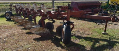 234. Ih Model 720 6 Bottom 18 Inch On Land Semi Mount Automatic Reset Plow,