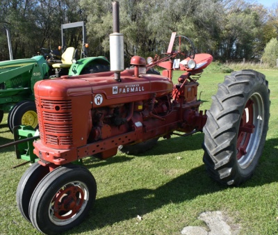277. 1954 Farmall Farmall Super H Gas Tractor, Rear Wheel Weights, Live Sin
