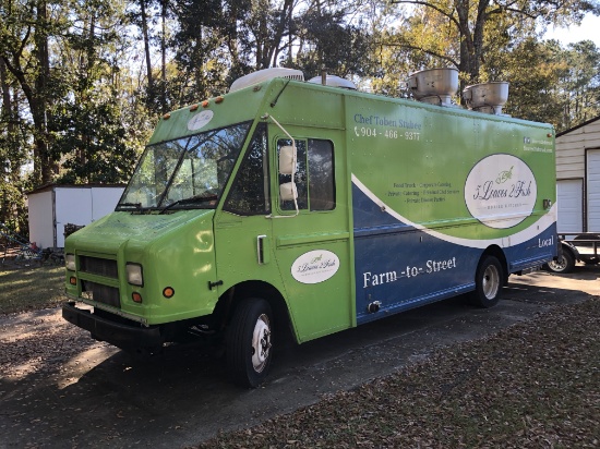 2002 Freightliner MT45 Mobile Food Truck, 5.9L Diesel. Automatic Transmission with 385,970 miles