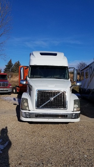 2016 Volvo VNL64T with 221,000 miles