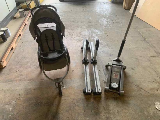 Floor Jack/ Thule roof track and stroller