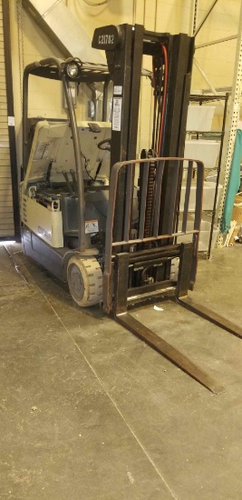 Crown forklift with Charger