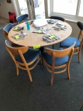 Round table with meta base and 6 Chairs   *UTENSILS ARE NOT INCLUDED IN THIS LOT*
