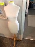 WomenÕs Mannequin Body