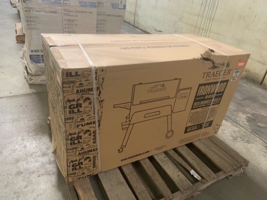 TRAEGER IRONWOOD 885 GRILL